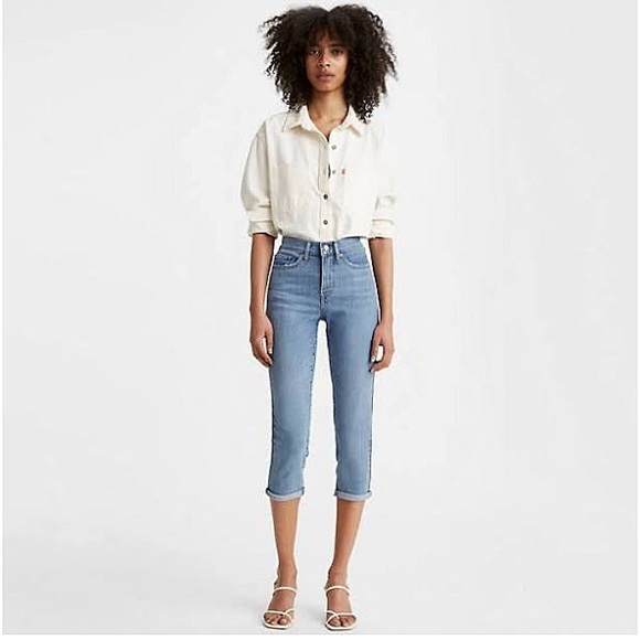 ‼️SOLD‼️ NWT Levi's 311 Shaping Skinny Capri - Picture 2 of 10